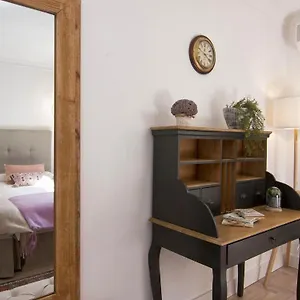 https://glow-and-elegant-apartment-in-the-heart-of-granada.es-andalucia.com